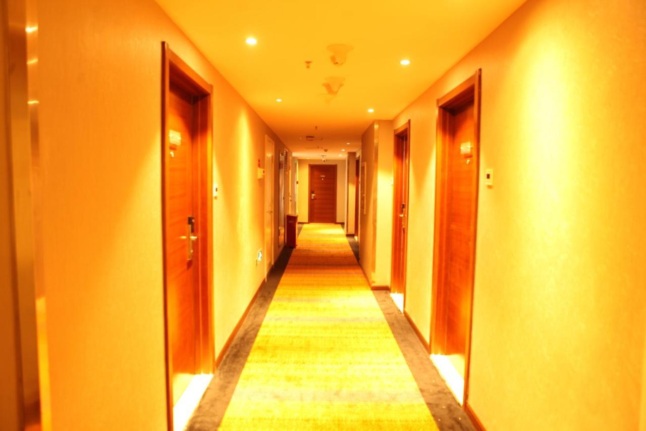 Royal International Hotel ウルムチ市 エクステリア 写真
